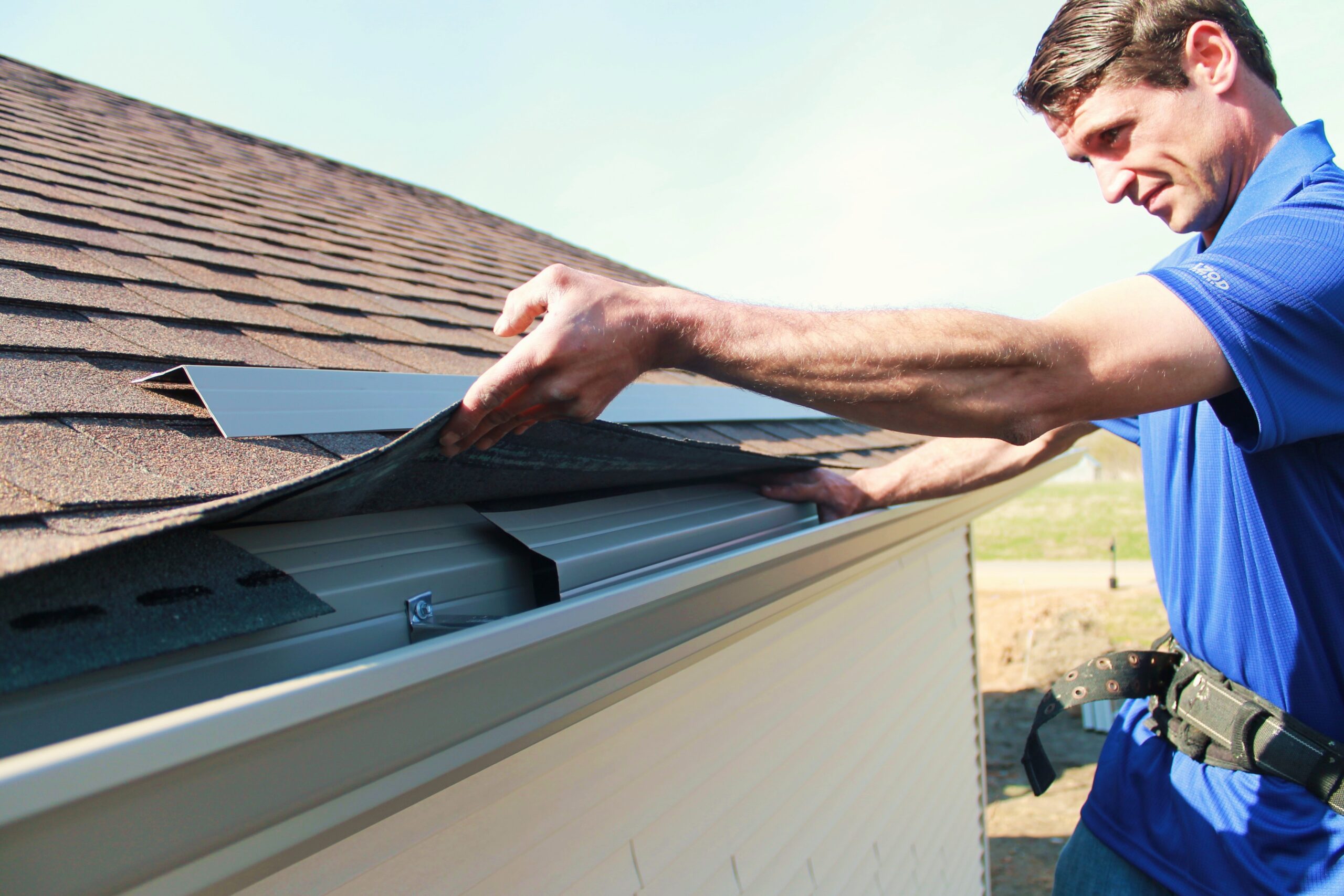 checks the roof sealing